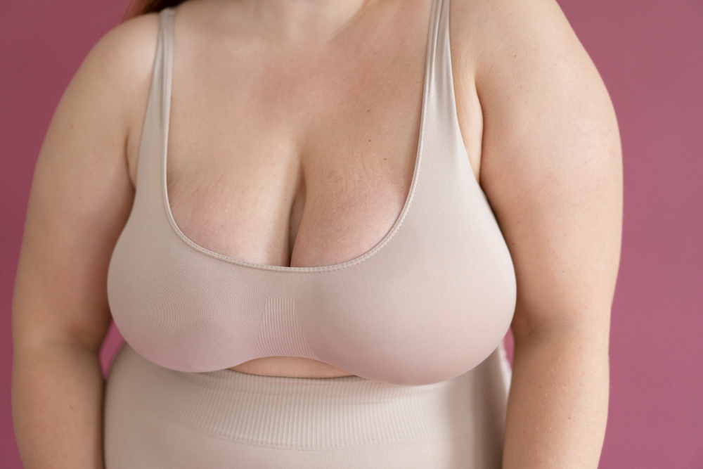 améliorer le sillon entre les seins grave au lifting mammaire seins tombants nice dr belhassen